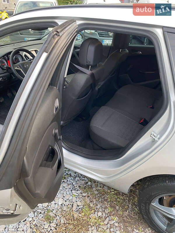 Універсал Opel Astra 2013 в Львові