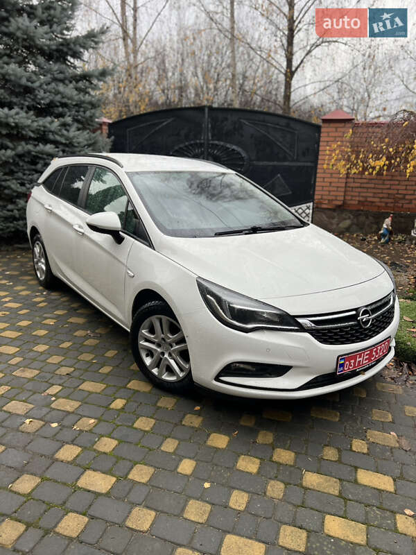 Універсал Opel Astra 2018 в Львові