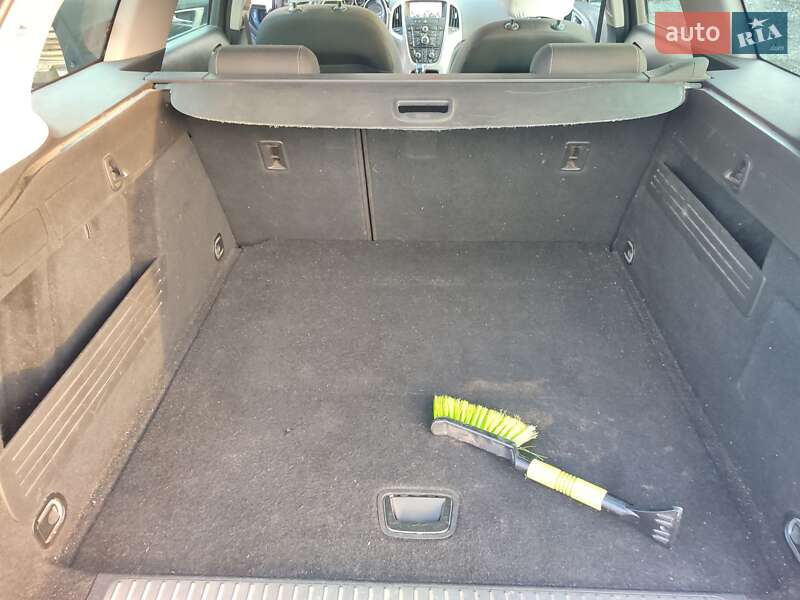 Универсал Opel Astra 2011 в Черновцах