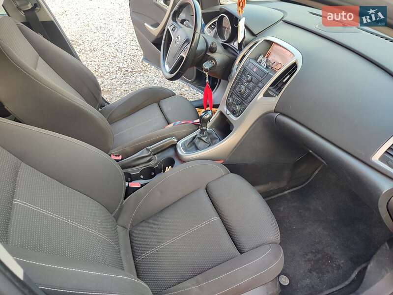 Универсал Opel Astra 2011 в Черновцах
