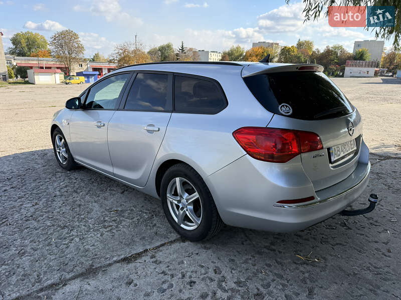 Універсал Opel Astra 2013 в Ладижині