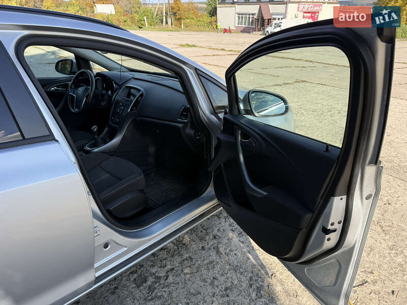 Універсал Opel Astra 2013 в Ладижині