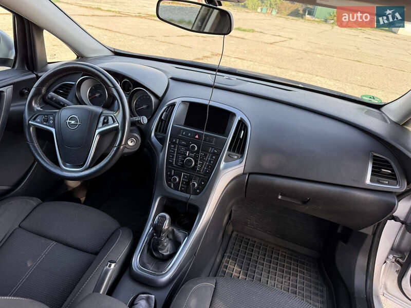 Універсал Opel Astra 2013 в Ладижині