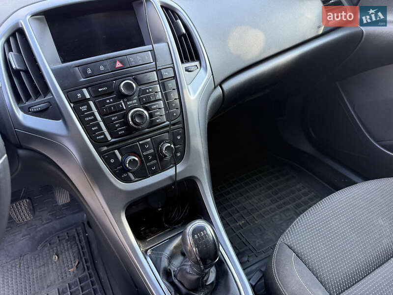 Універсал Opel Astra 2013 в Ладижині