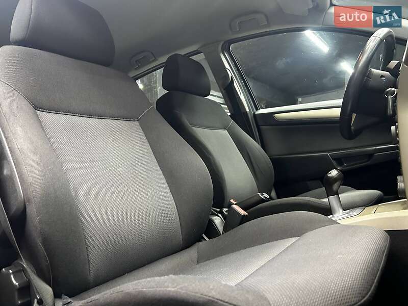 Хетчбек Opel Astra 2007 в Чернівцях