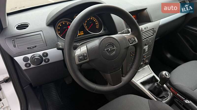 Хэтчбек Opel Astra 2006 в Боярке