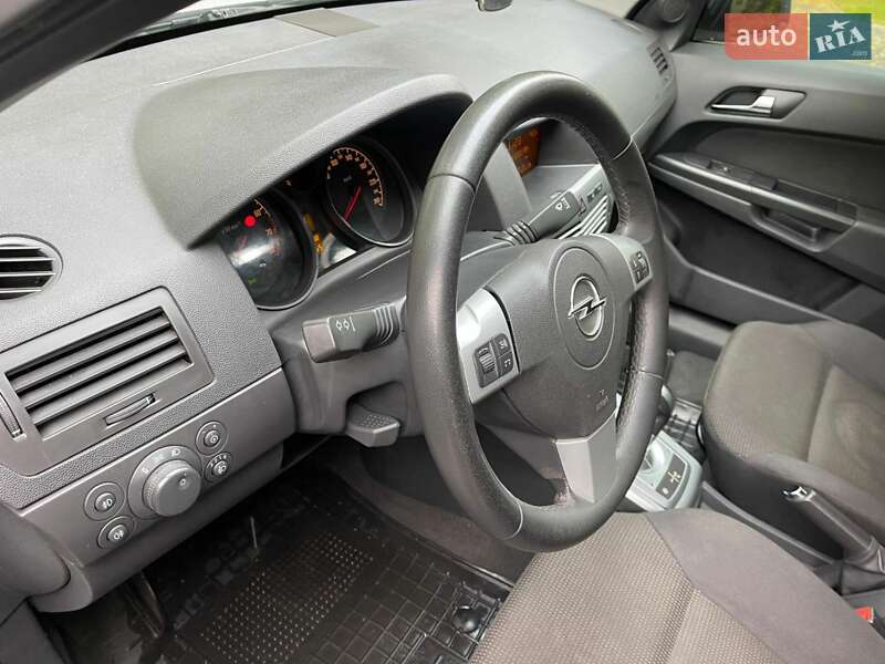Седан Opel Astra 2012 в Киеве фото 6 Седан Opel Astra 2012 в Киеве