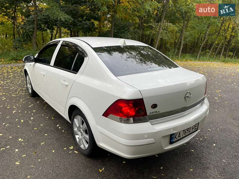 Седан Opel Astra 2012 в Киеве фото 2 Седан Opel Astra 2012 в Киеве