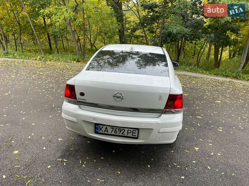 Седан Opel Astra 2012 в Киеве фото 3 Седан Opel Astra 2012 в Киеве