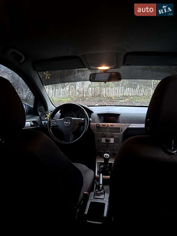 Хетчбек Opel Astra 2006 в Мукачевому