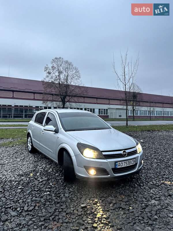 Хетчбек Opel Astra 2006 в Мукачевому
