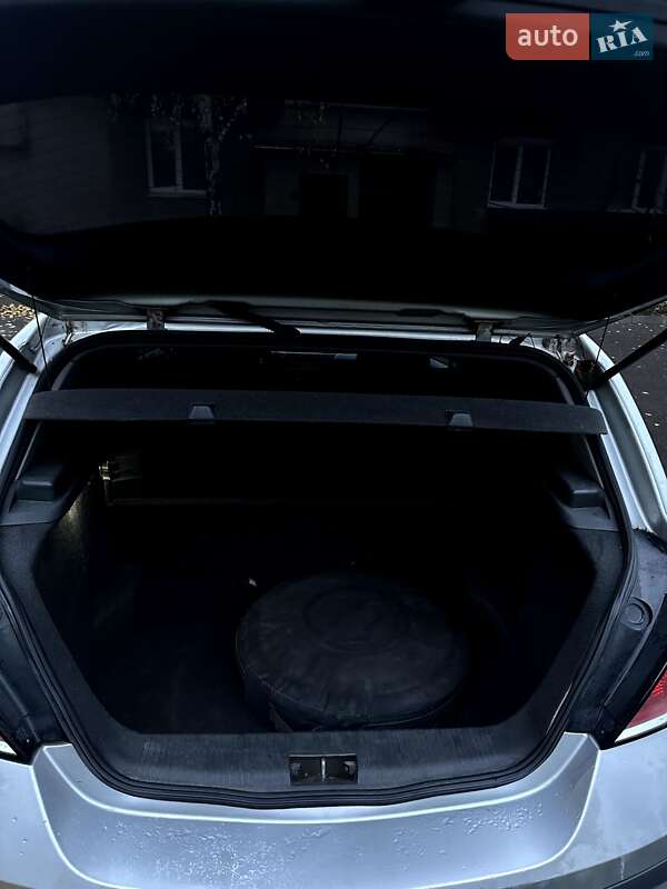 Хетчбек Opel Astra 2006 в Мукачевому