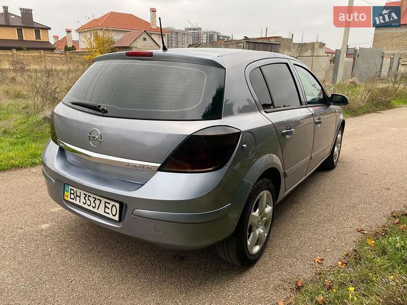 Хэтчбек Opel Astra 2007 в Одессе