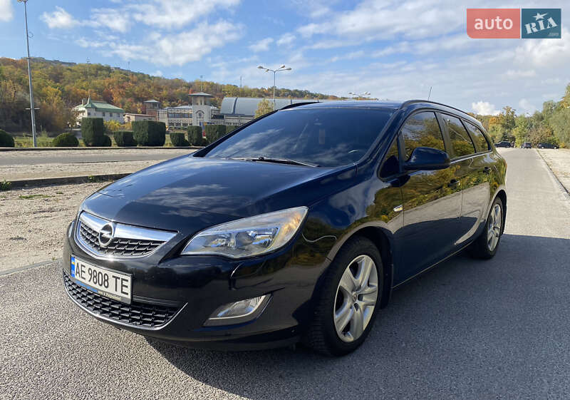Универсал Opel Astra 2011 в Днепре