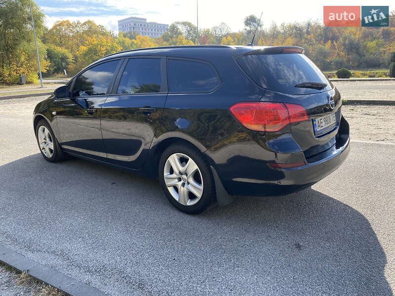 Универсал Opel Astra 2011 в Днепре