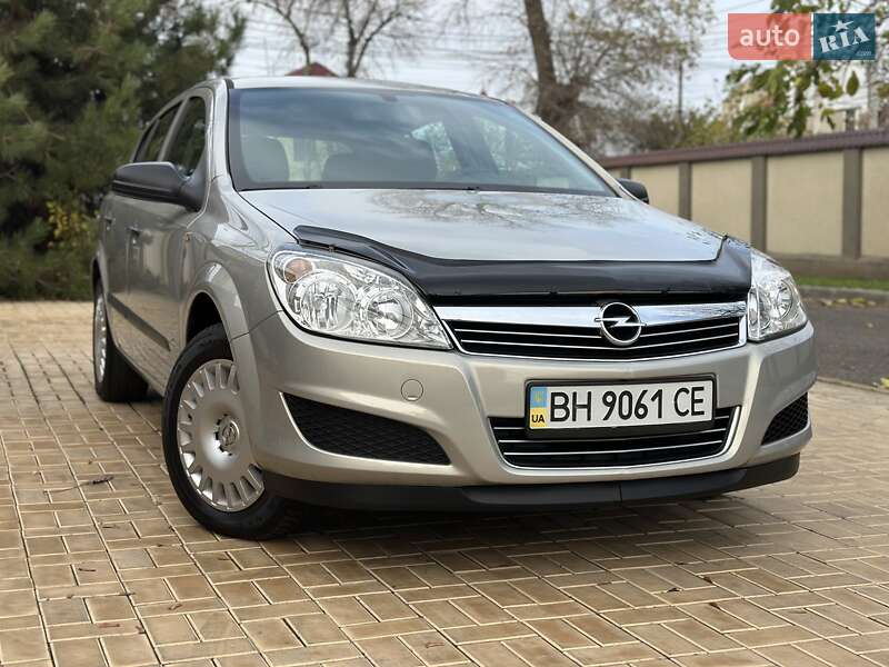 Хэтчбек Opel Astra 2008 в Одессе
