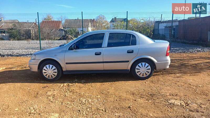 Седан Opel Astra 2006 в Одессе