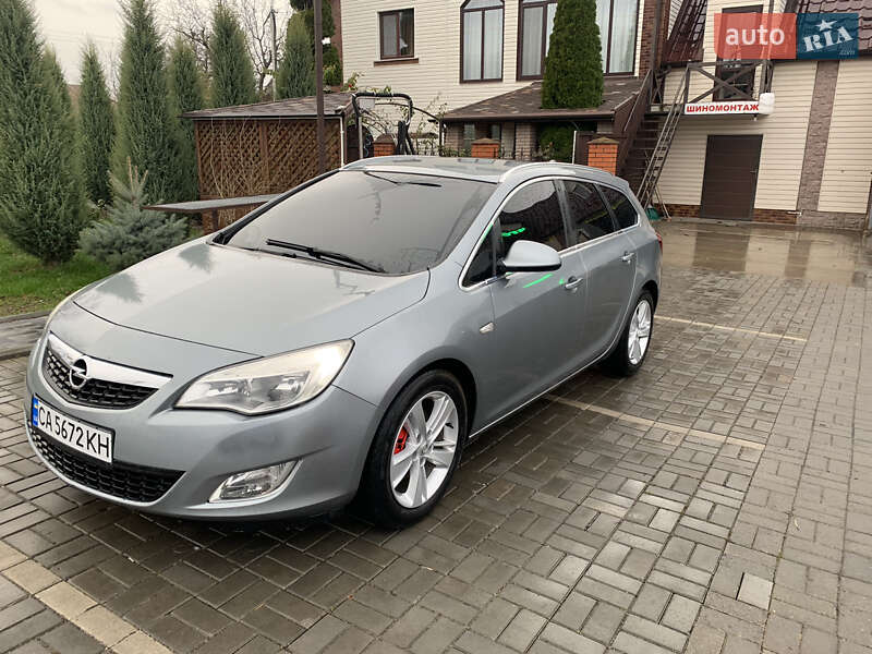 Універсал Opel Astra 2011 в Звенигородці фото Універсал Opel Astra 2011 в Звенигородці