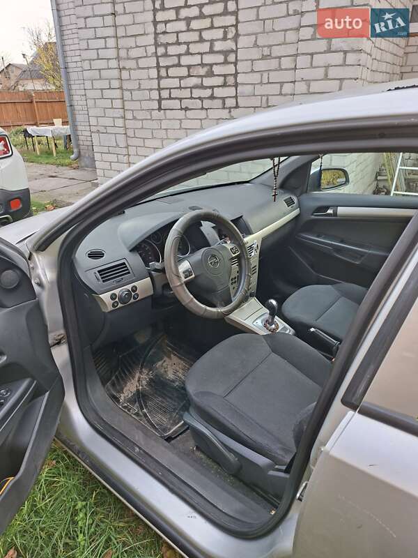 Хэтчбек Opel Astra 2007 в Ирпене
