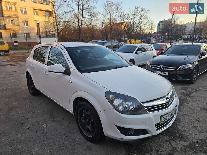 Opel Astra 2012