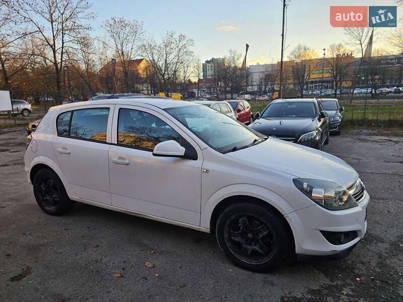 Хетчбек Opel Astra 2012 в Львові