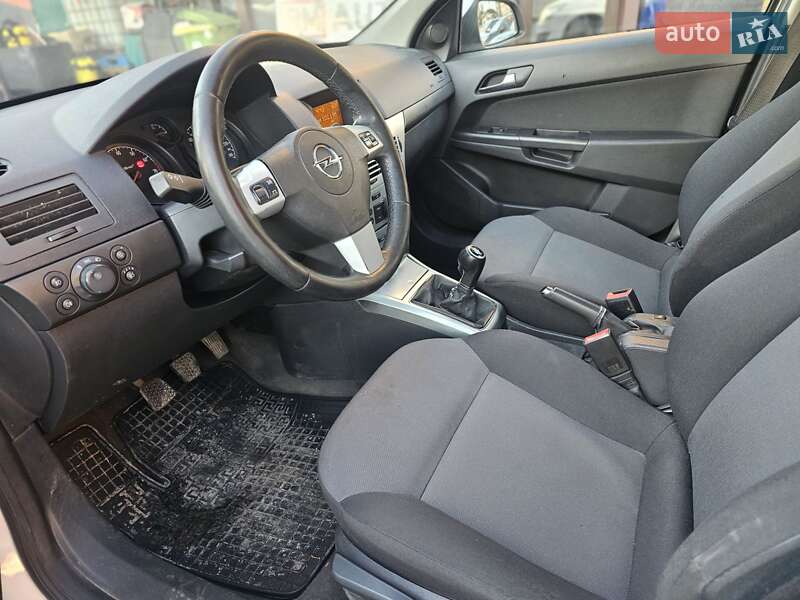 Хетчбек Opel Astra 2012 в Львові