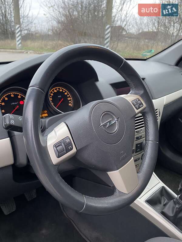 Универсал Opel Astra 2008 в Полтаве