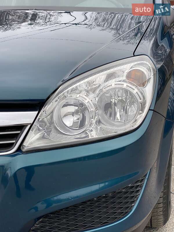 Универсал Opel Astra 2008 в Полтаве