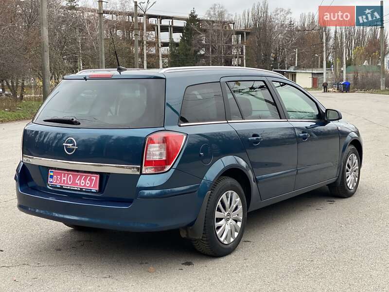 Универсал Opel Astra 2008 в Полтаве