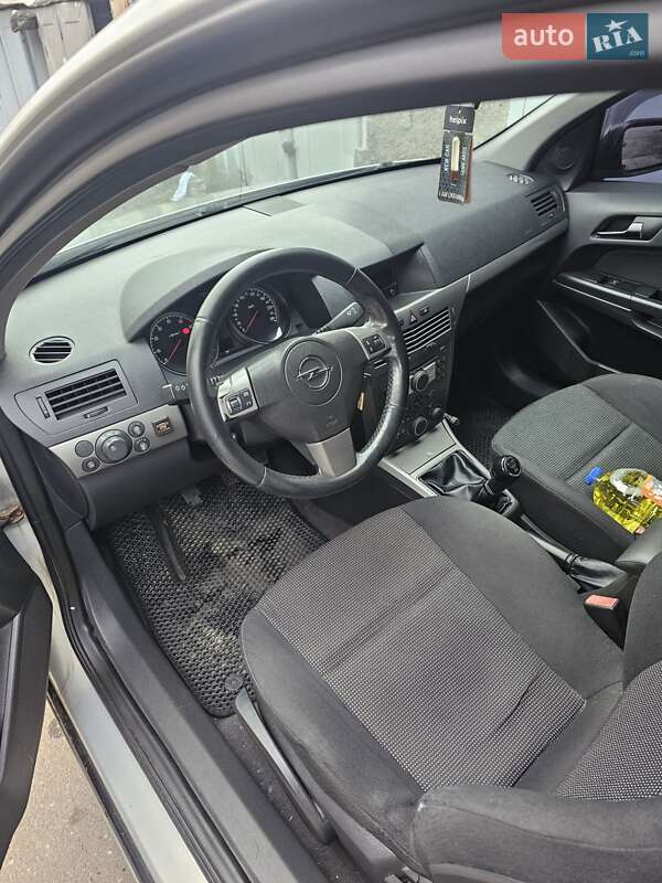 Хэтчбек Opel Astra 2006 в Киеве