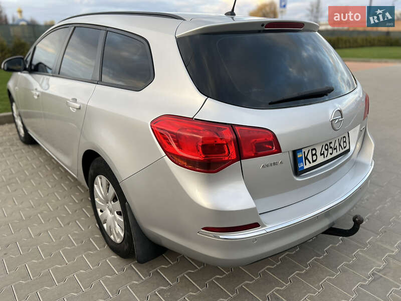 Универсал Opel Astra 2013 в Виннице