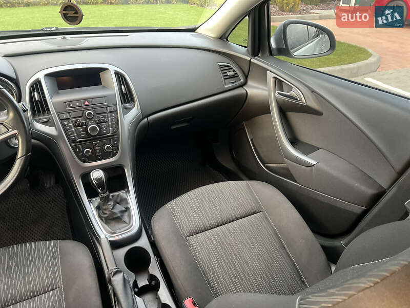 Универсал Opel Astra 2013 в Виннице