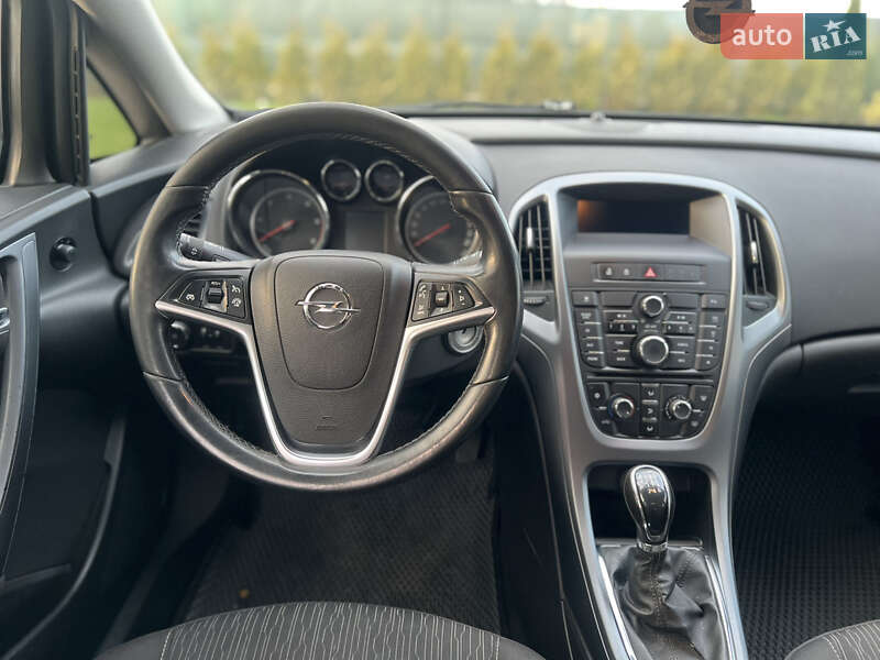 Универсал Opel Astra 2013 в Виннице