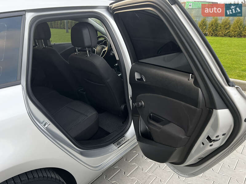 Универсал Opel Astra 2013 в Виннице