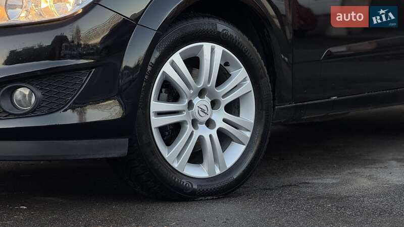 Універсал Opel Astra 2010 в Калуші