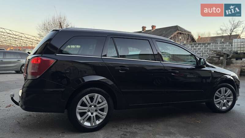 Універсал Opel Astra 2010 в Калуші