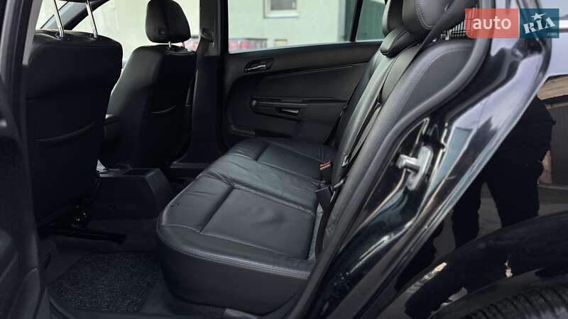 Універсал Opel Astra 2010 в Калуші