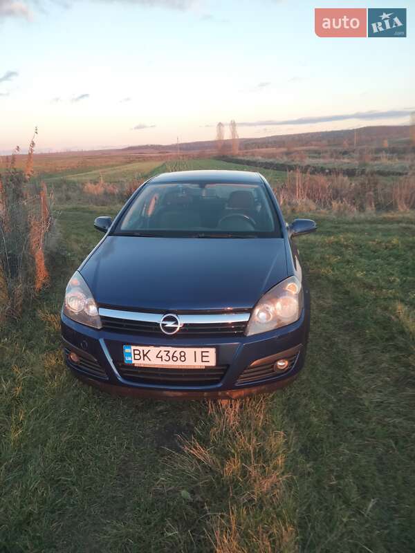 Хетчбек Opel Astra 2006 в Рівному