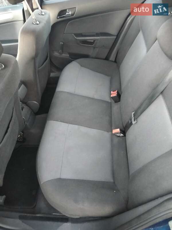 Хетчбек Opel Astra 2006 в Рівному