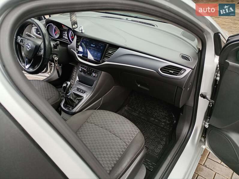 Универсал Opel Astra 2017 в Николаеве