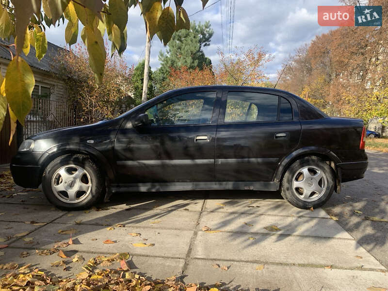 Седан Opel Astra 2006 в Гнівані