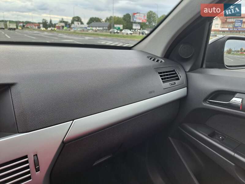 Універсал Opel Astra 2009 в Львові