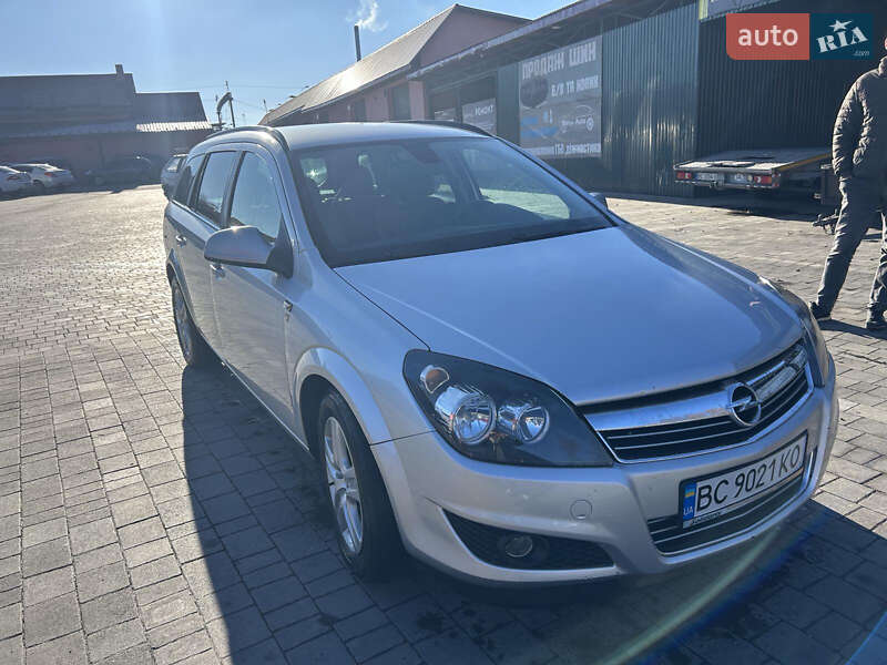 Opel Astra 2010