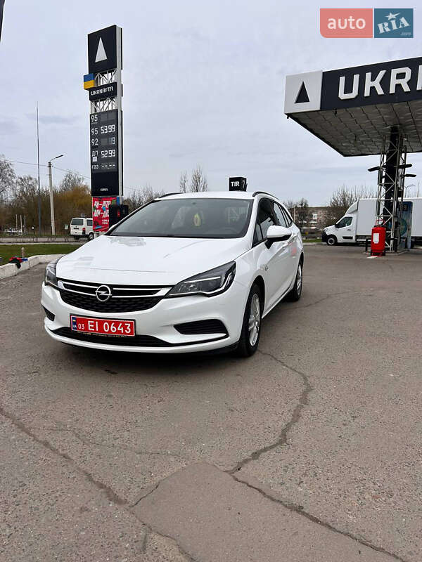 Універсал Opel Astra 2019 в Рівному