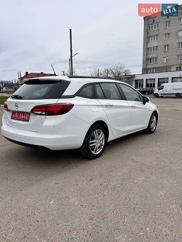Універсал Opel Astra 2019 в Рівному