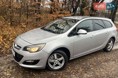 Універсал Opel Astra 2014 в Рівному