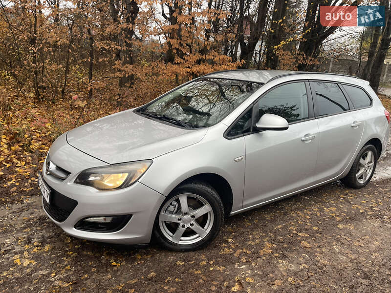 Універсал Opel Astra 2014 в Рівному