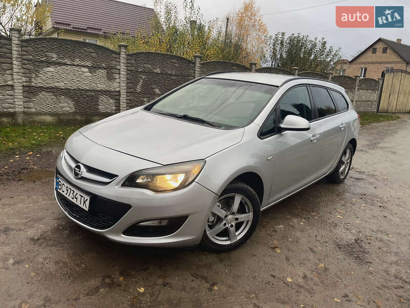 Універсал Opel Astra 2014 в Рівному