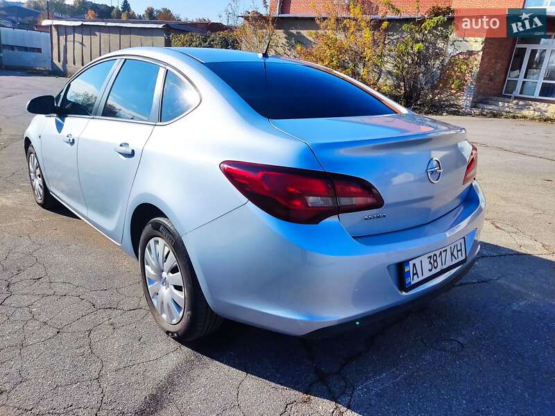 Седан Opel Astra 2016 в Жмеринці
