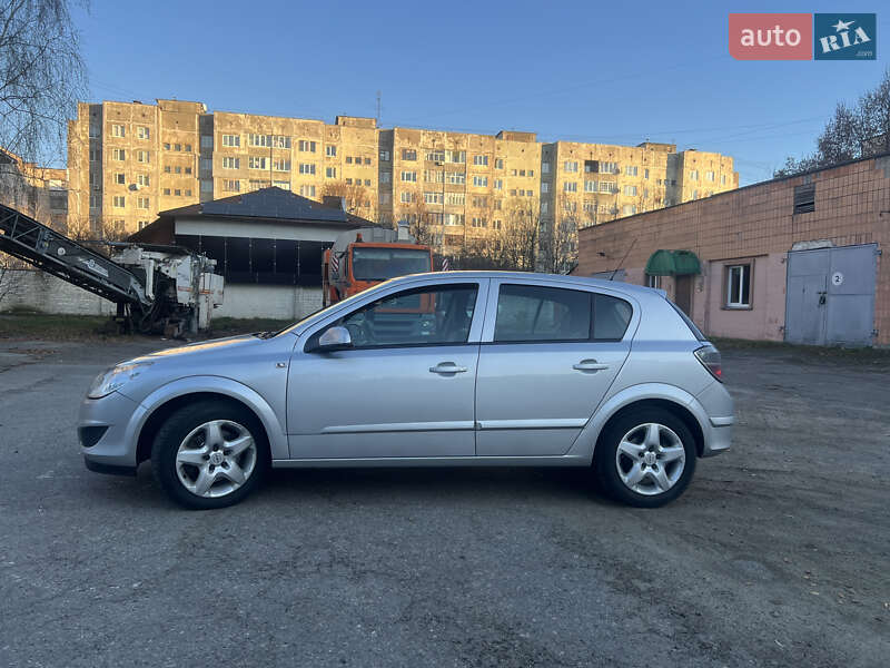 Хэтчбек Opel Astra 2008 в Ровно